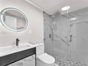 10460 SW 43rd St in Miami, FL - Building Photo - Building Photo