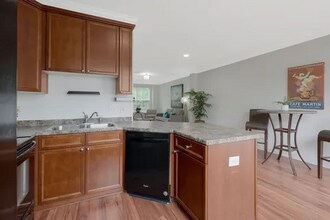 8242 Lenox Creekside Dr in Nashville, TN - Building Photo - Building Photo