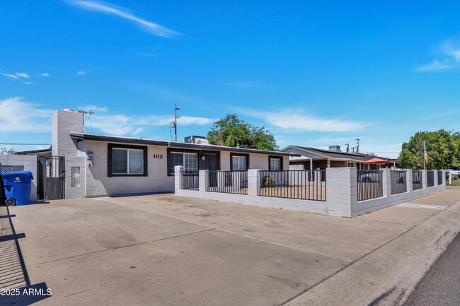 102 W Holly Ln in Avondale, AZ - Building Photo - Building Photo