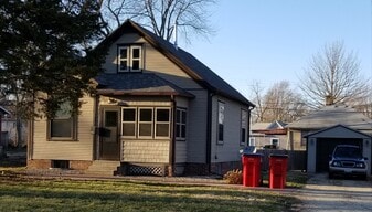 208 Avondale Ave in Champaign, IL - Building Photo