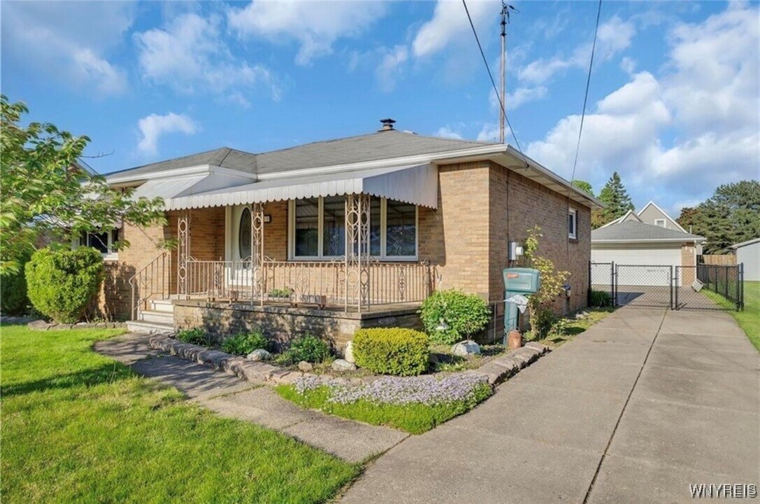 85 Warsaw St in Buffalo, NY - Building Photo