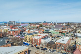 260 College St in Burlington, VT - Building Photo - Interior Photo