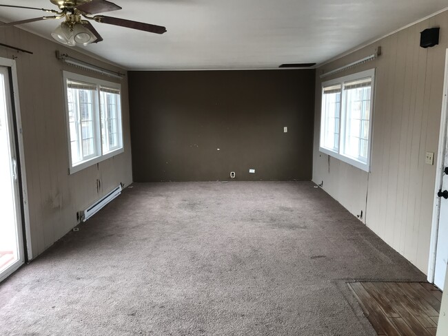 property at 804 W 1st St