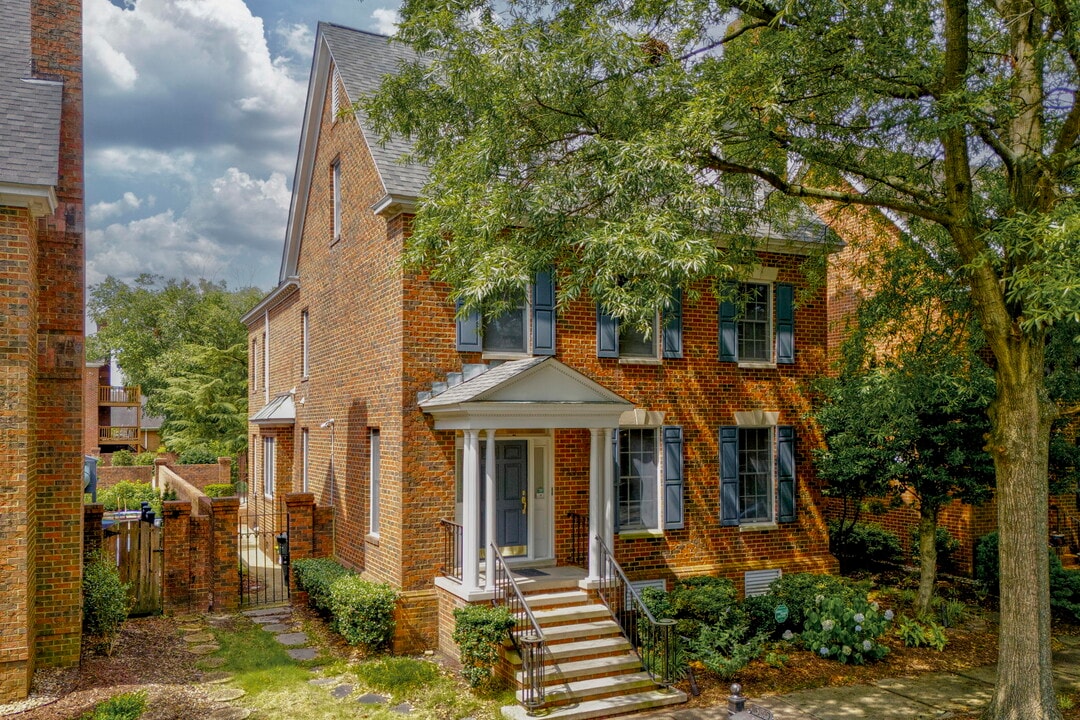 325 Raleigh Ave in Norfolk, VA - Foto de edificio