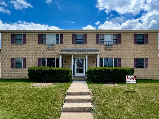 5821 W Lincoln Ave