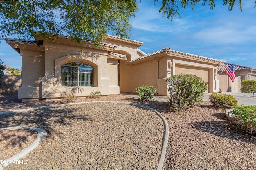 16118 W Vale Dr in Goodyear, AZ - Building Photo