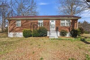 1527 Cherry Tree Dr in Clarksville, TN - Building Photo