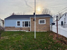 870 Geneva Ave in Columbus, OH - Building Photo