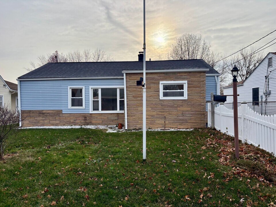 870 Geneva Ave in Columbus, OH - Building Photo