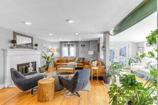 32 Basin St in Newburyport, MA - Building Photo