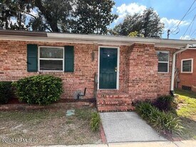 8048 Parental Cir in Jacksonville, FL - Building Photo