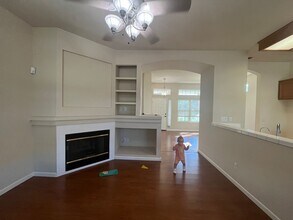 8652 Spring House Way in Elk Grove, CA - Building Photo - Building Photo