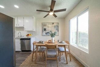 1440 Oak Dr, Unit H04 in Vista, CA - Building Photo - Building Photo