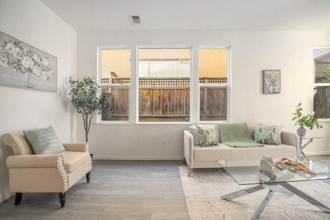 112 Hemingway Common in Martinez, CA - Building Photo - Building Photo