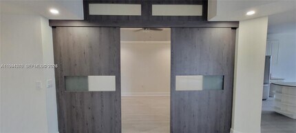 10730 NW 66th St in Doral, FL - Building Photo - Building Photo
