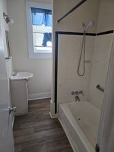 1912 Leland St, Unit A in North Charleston, SC - Foto de edificio - Building Photo