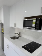 6820 SW 5th St-Unit -1 in Miami, FL - Building Photo - Building Photo