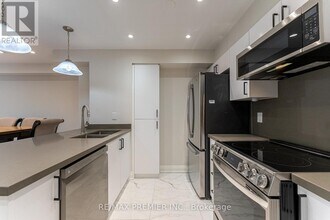 1 Balmoral Ave in Toronto, ON - Building Photo - Building Photo