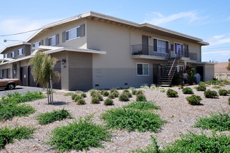 Sierra Park Apartments in Chula Vista, CA - Foto de edificio - Building Photo