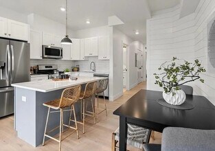 138 Centre St, Unit 1-1 in Boston, MA - Foto de edificio - Building Photo