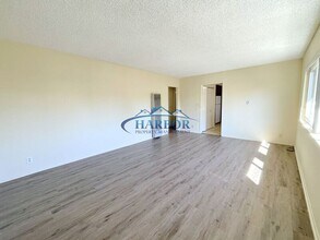 772 W 10th St in Los Angeles, CA - Building Photo - Building Photo