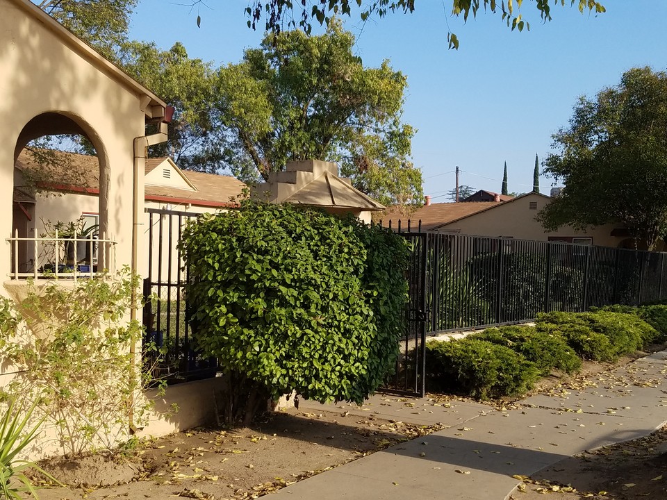 18th Street Apartments in Modesto, CA - Building Photo