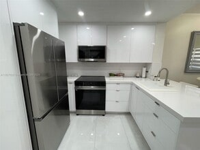 11479 NW 60th Ter in Doral, FL - Building Photo - Building Photo
