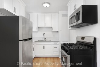 1822 W Glenoaks Blvd in Glendale, CA - Foto de edificio - Building Photo