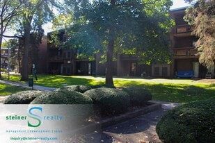 557 S Trenton Ave in Pittsburgh, PA - Building Photo