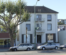 3008 Lakeshore Ave in Oakland, CA - Building Photo - Building Photo