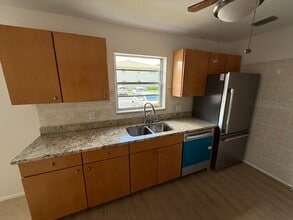 2 Lake Vista Trl in Port St. Lucie, FL - Foto de edificio - Building Photo