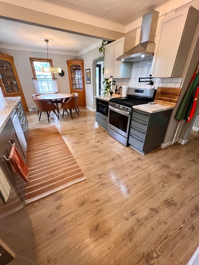 property at 1266 Draper Ave