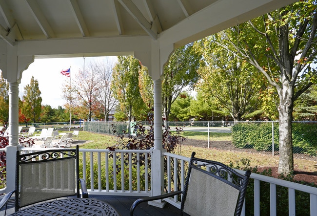 Laurelwood Apartments and Townhouses in Cranberry Township, PA - Foto de edificio - Building Photo