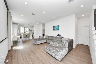 309 Violet Crown Ln in New Caney, TX - Foto de edificio - Building Photo