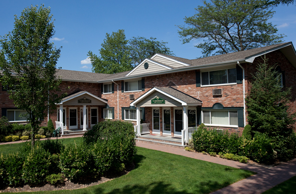 Fairfield Sunrise Gardens in Bohemia, NY - Building Photo - Building Photo