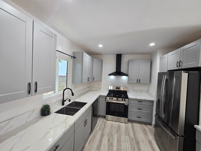 1658 W 220th St, Unit 1658