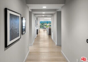 2391 Roscomare Rd in Los Angeles, CA - Building Photo - Building Photo