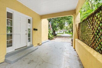 34 SW 18th Rd in Miami, FL - Building Photo - Building Photo