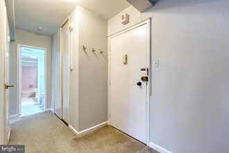 4201 Cathedral Ave NW in Washington, DC - Building Photo - Building Photo