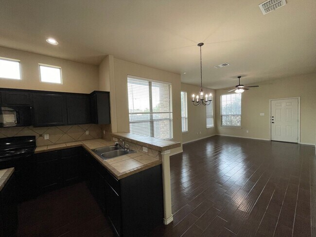 160 Creekside Villa Dr in Kyle, TX - Building Photo - Building Photo