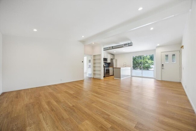 property at 1304 Mariposa Dr