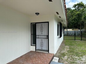 7071 SW 4th St in Miami, FL - Building Photo - Building Photo