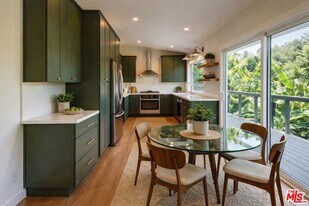 4629 Palmero Dr in Los Angeles, CA - Building Photo