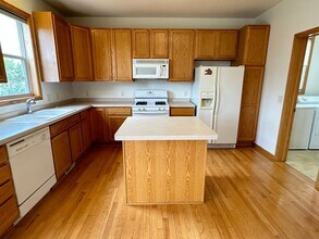 6498 Berwick Cir in Shakopee, MN - Building Photo - Building Photo