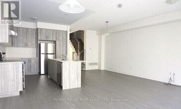 26 Louise Cres in Whitby, ON - Building Photo - Building Photo