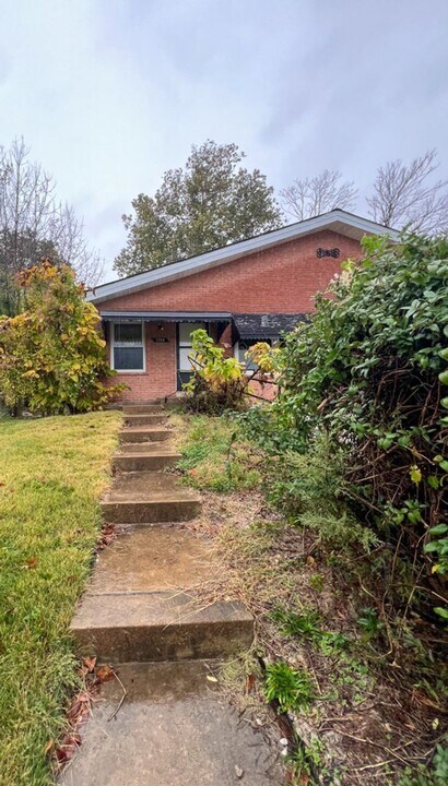 2715 Darla Ct in Jennings, MO - Building Photo