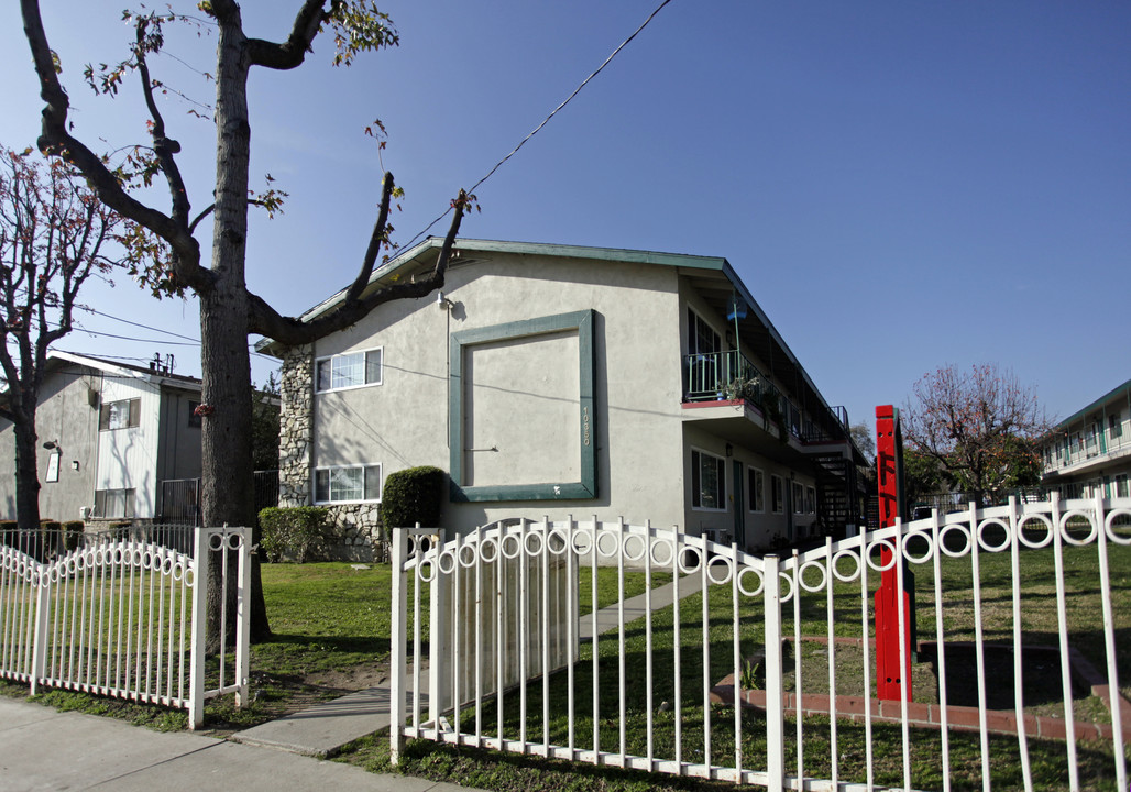 10350 Vernon Ave in Montclair, CA - Building Photo