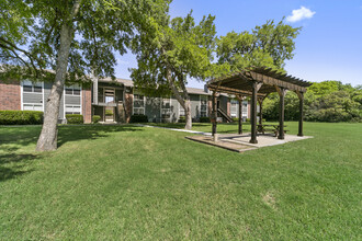 Rise Hillcrest in Garland, TX - Building Photo - Building Photo