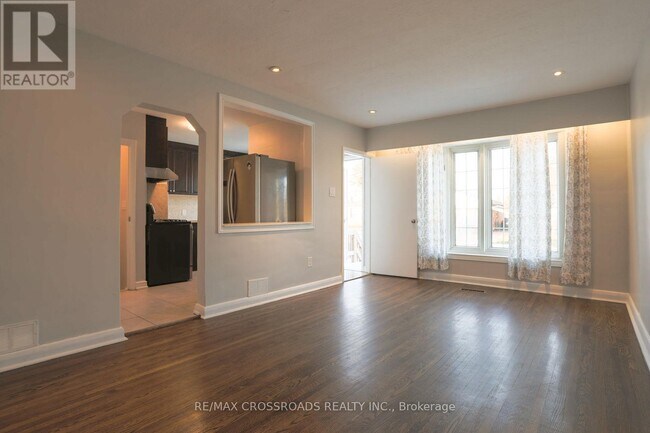 17 Strode Dr in Toronto, ON - Building Photo - Building Photo