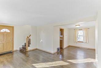 5156 W 63rd Pl in Chicago, IL - Building Photo - Building Photo